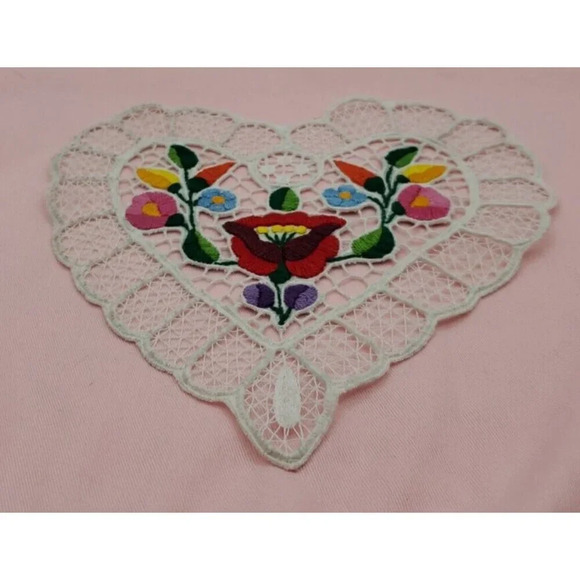 Hungarian Beautiful Hand Embroidered Heart Shape Doily Lace Kalocsai  Floral - Picture 5 of 6